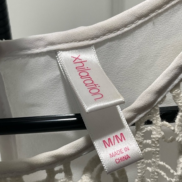 ๐ Xhilaration White Sleeveless Lace Crochet-Front Hi-Lo Tank Top - Picture 6 of 8